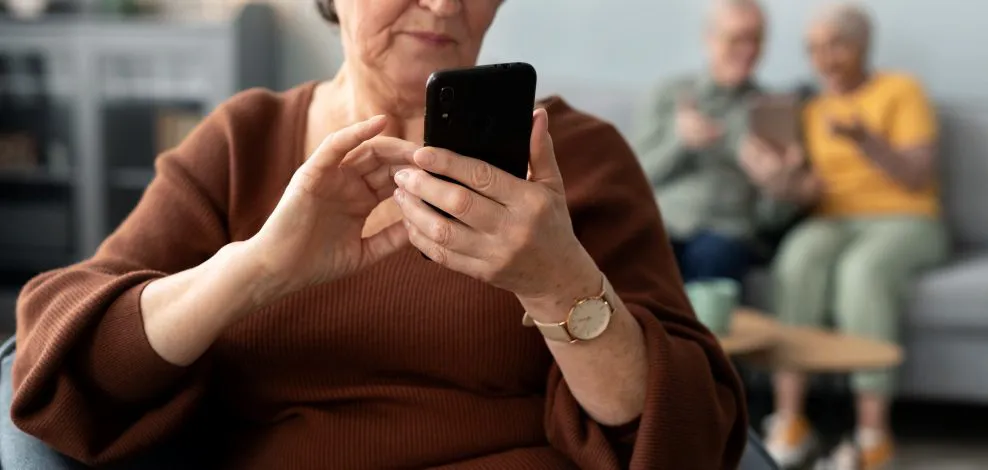 adultos mayores celular