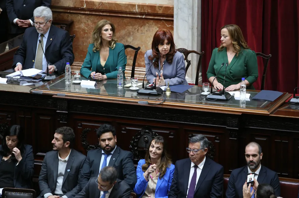 senadores