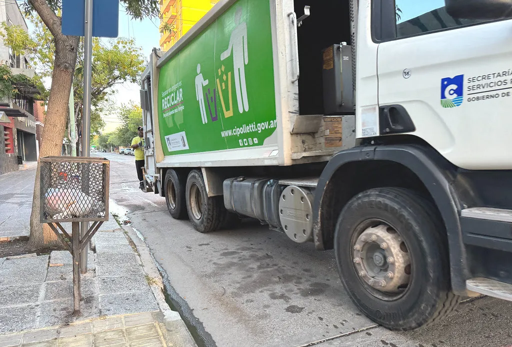 Camion recolector basura cipo