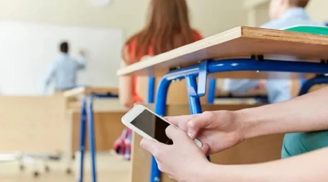 celular escuela