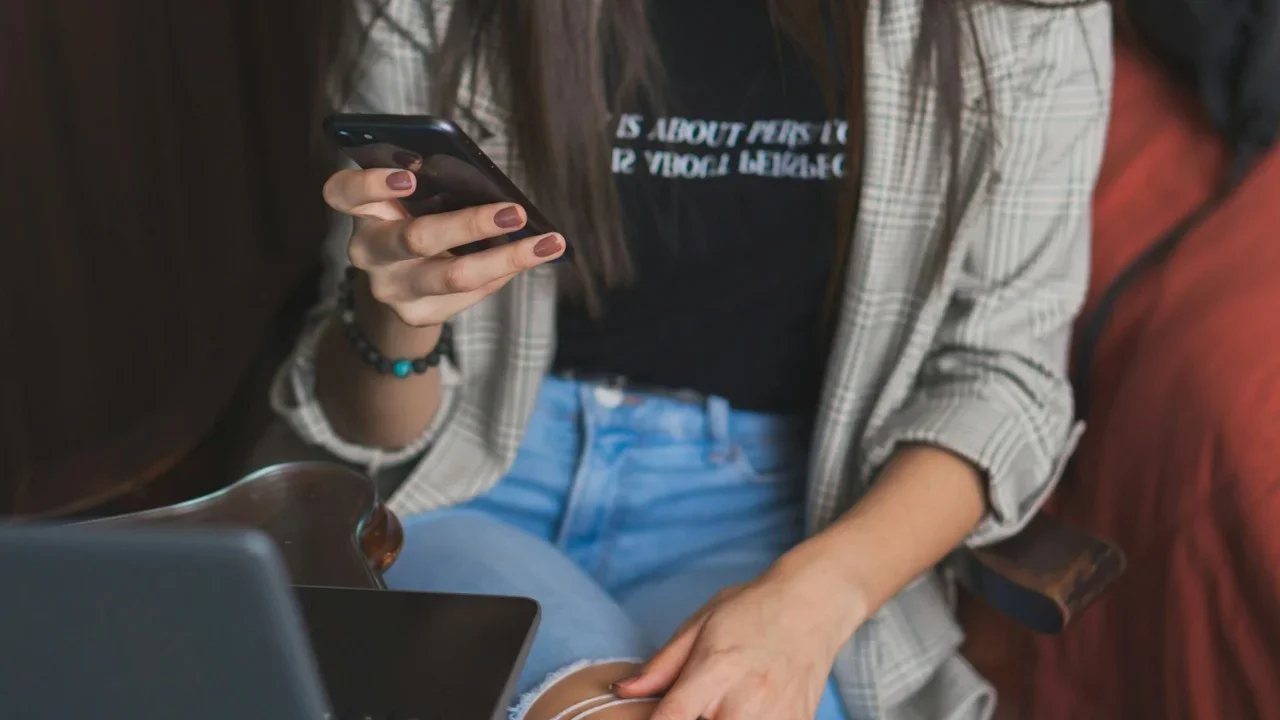 adolescente celular