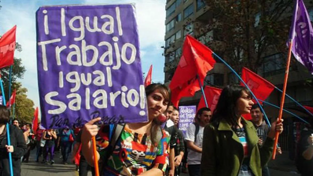 mujeres salarios