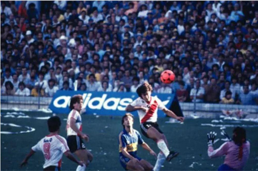 Alenoso pelota naranja